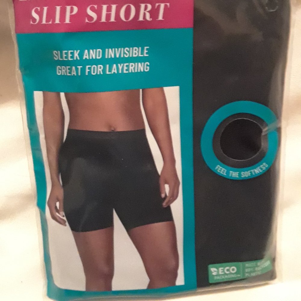 Vanity fair smoothing shorts. Size Large.  New. Great slimming shape